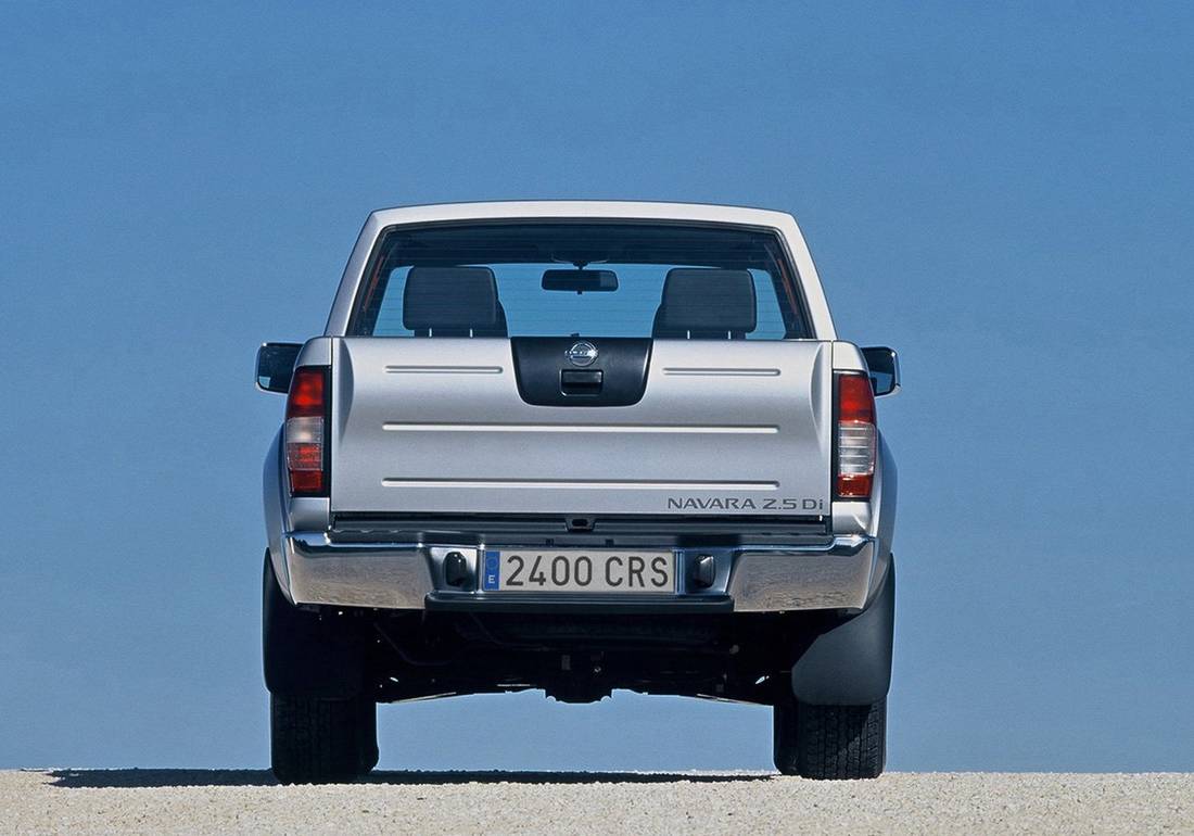 nissan-pick-up-back