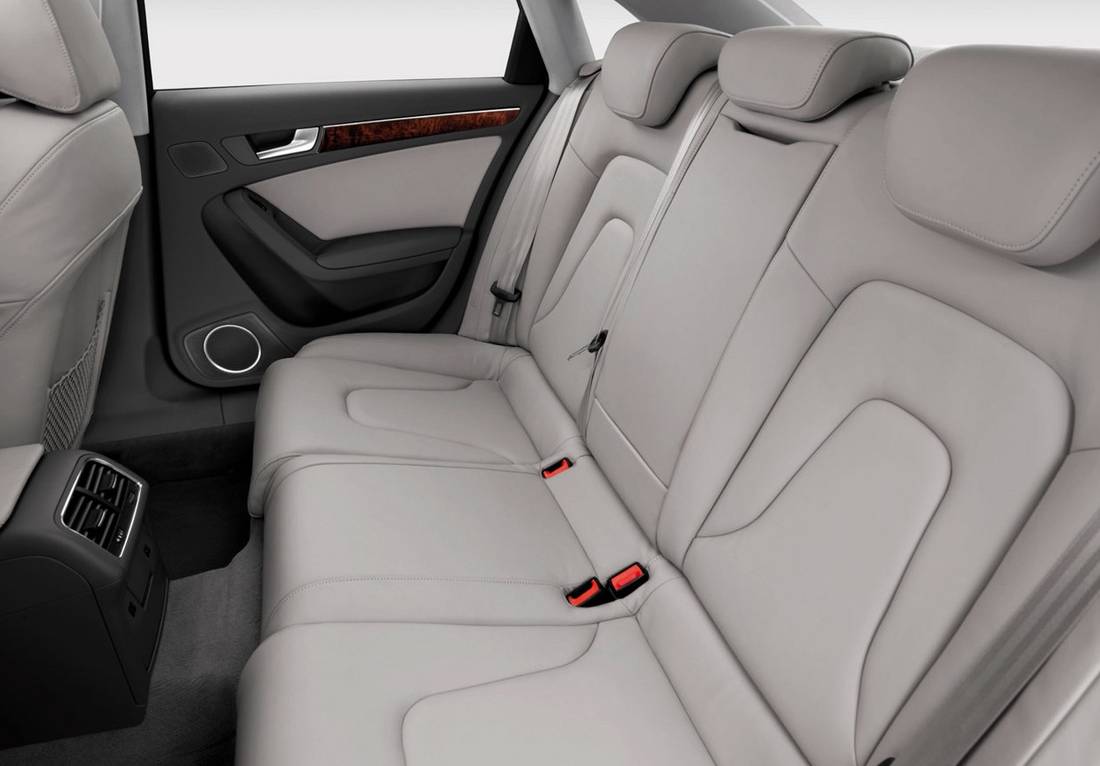 Audi-A4-B7-Seating