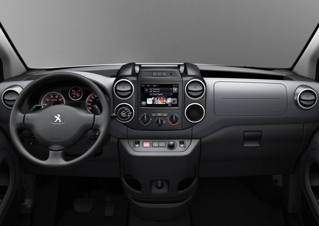Peugeot-Partner-Interior
