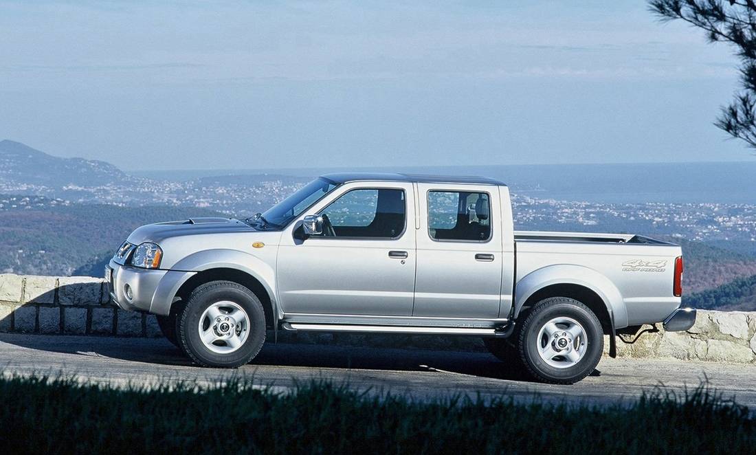 nissan-pick-up-side