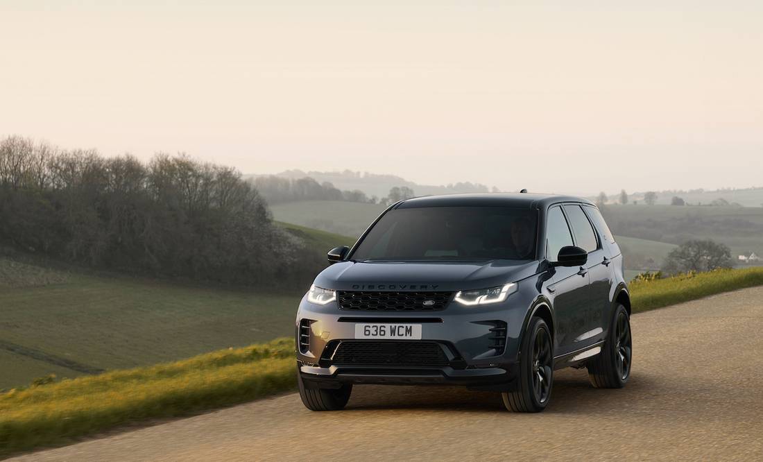Land Rover Discovery Sport (2023) dynamic, front view