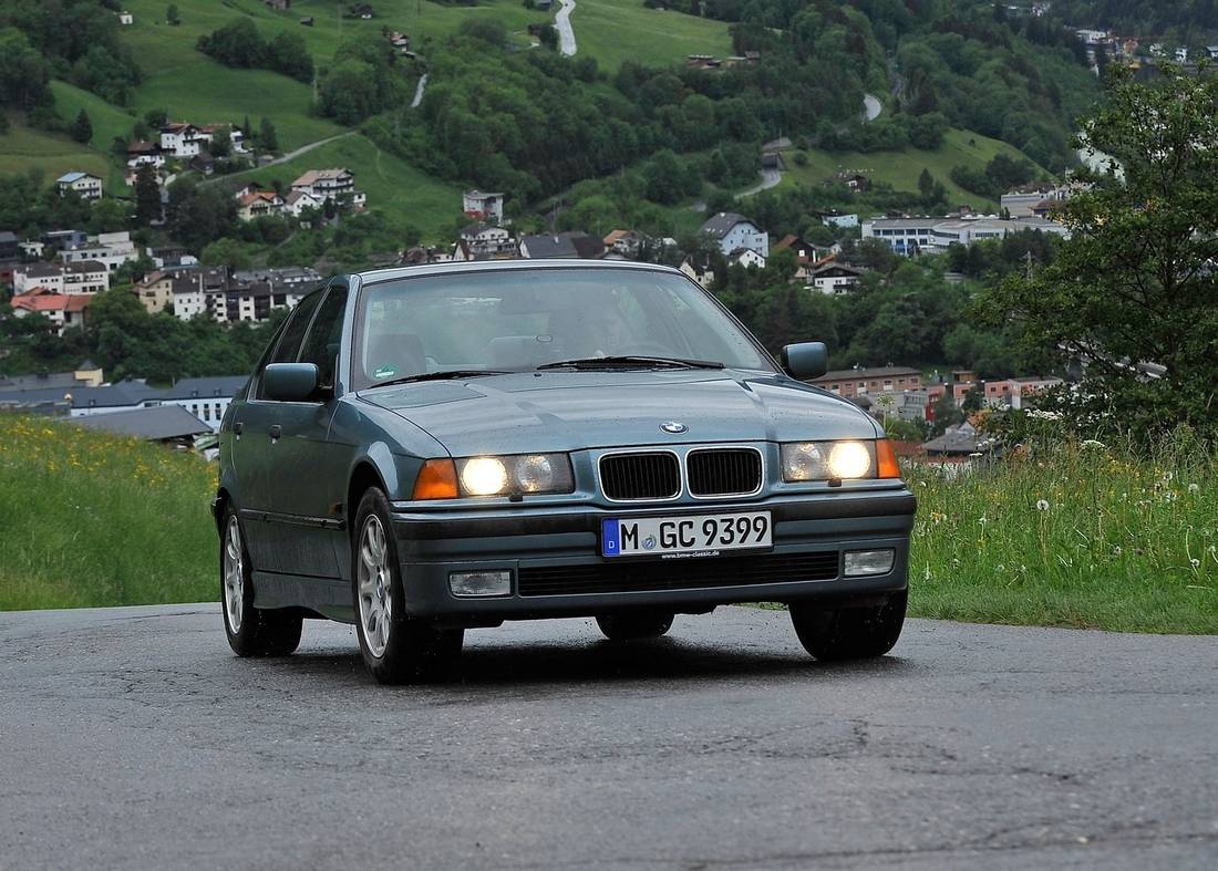 bmw-coupe-323i-front