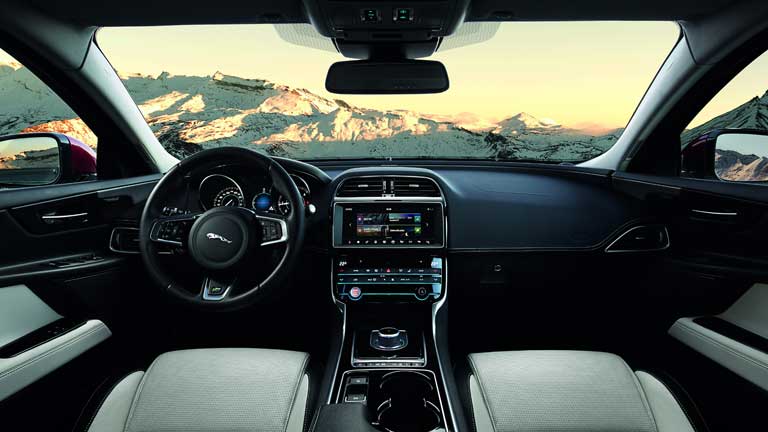 Jaguar Xe Infos Preise Alternativen Autoscout24