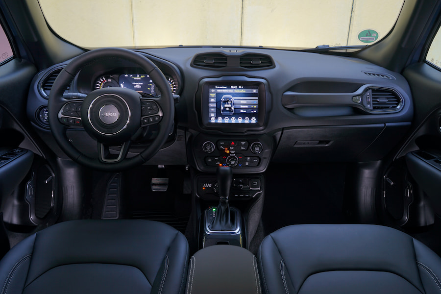 //images.ctfassets.net/uaddx06iwzdz/7DW5M2q2g9tJjm7ZPrlNAK/f15843531104c6197b89f68c5b8f0a12/jeep-renegade-interior.jpg "Jeep Renegade Interior"