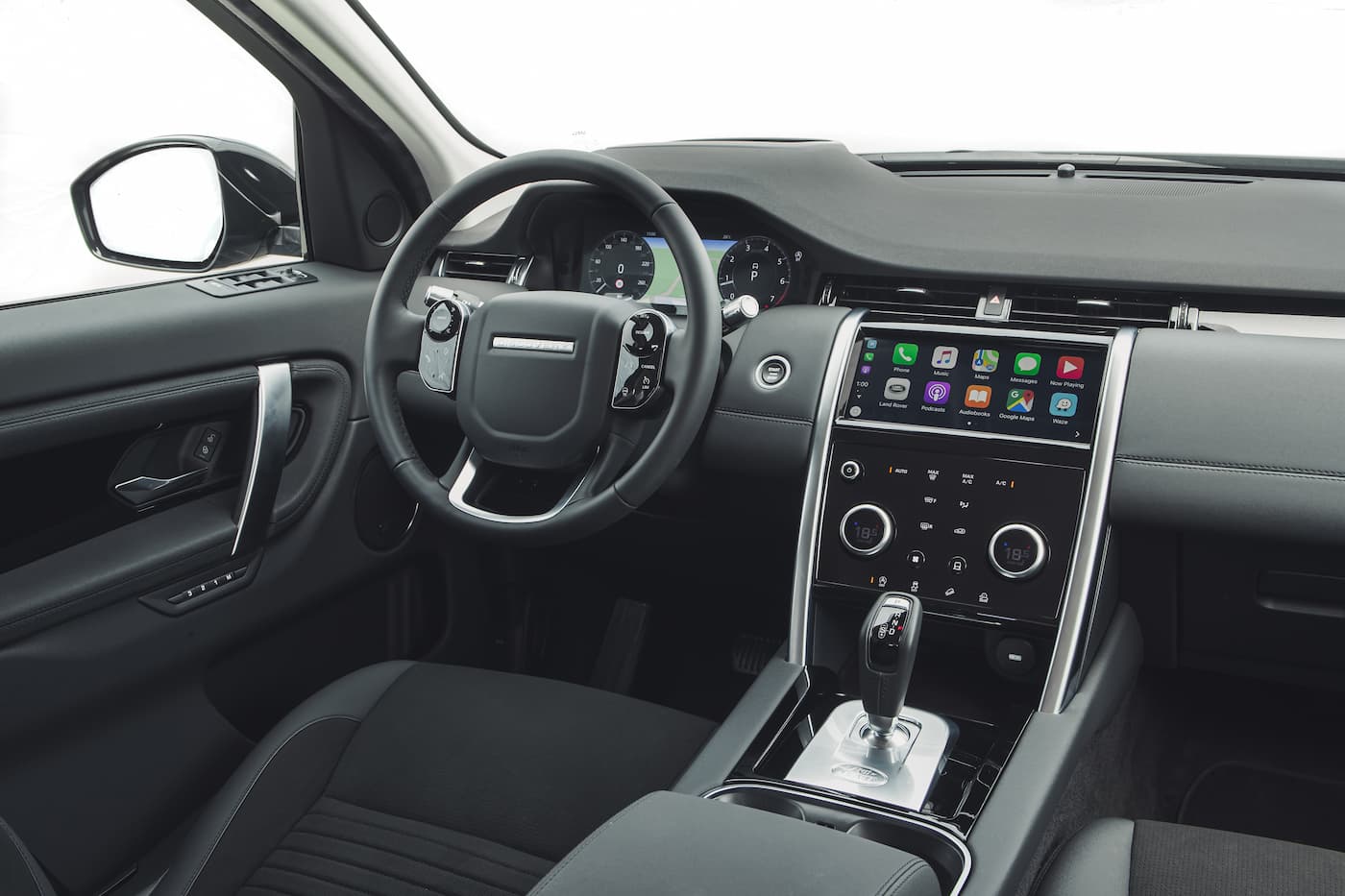 //images.ctfassets.net/uaddx06iwzdz/5XPO9yft9AFHZEOnZ35FOD/d7102a134065558d55075c13979f6380/land-rover-discovery-sport-interior.jpg "Land Rover Discovery Sport Interieur"
