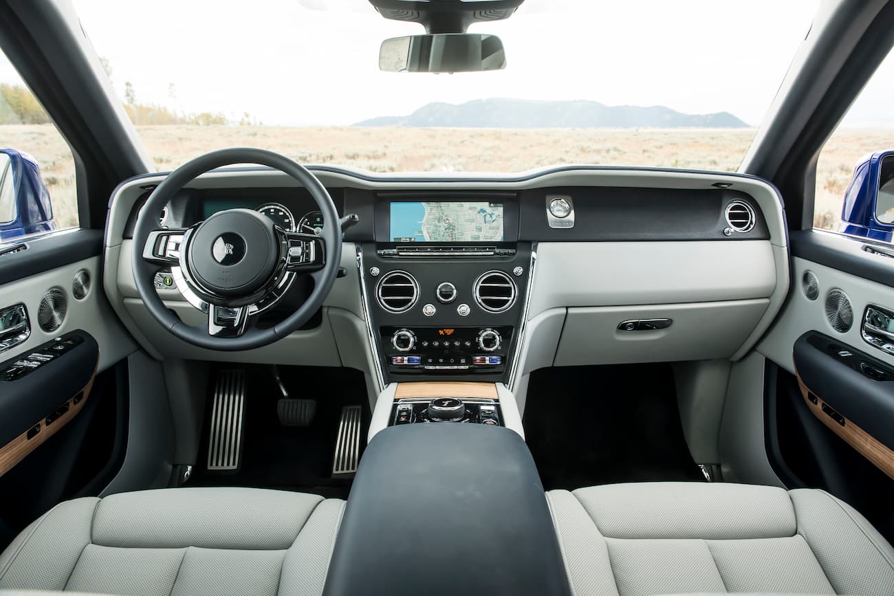 //images.ctfassets.net/uaddx06iwzdz/6n8l2GBcRJPqVJqH2SXa6i/7aa57d4a922a0dd7b3a584856b10bfc9/rolls-royce-cullinan-interior.jpg "Rolls-Royce Cullinan Interior"