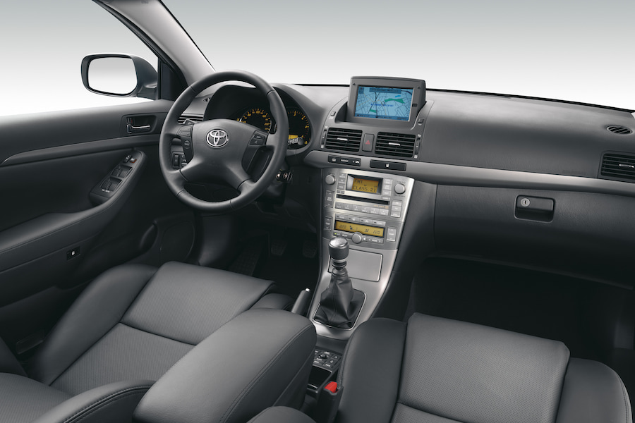 //images.ctfassets.net/uaddx06iwzdz/2ye3osYX4Q9yeGDochQbYa/f10b95509a10bba888b3e6cc5a8e8132/toyota-avensis-t25-interior.jpg "Toyota Avensis T25 Interior"
