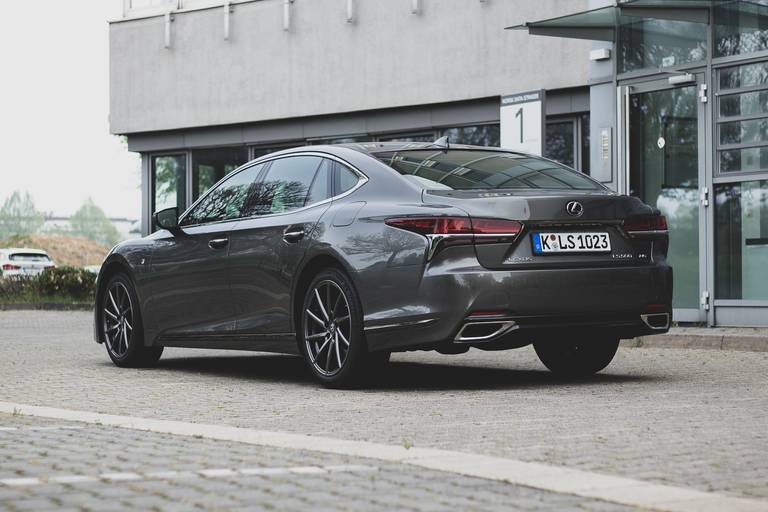 Lexus LS 500 F-Sport Exterior 2