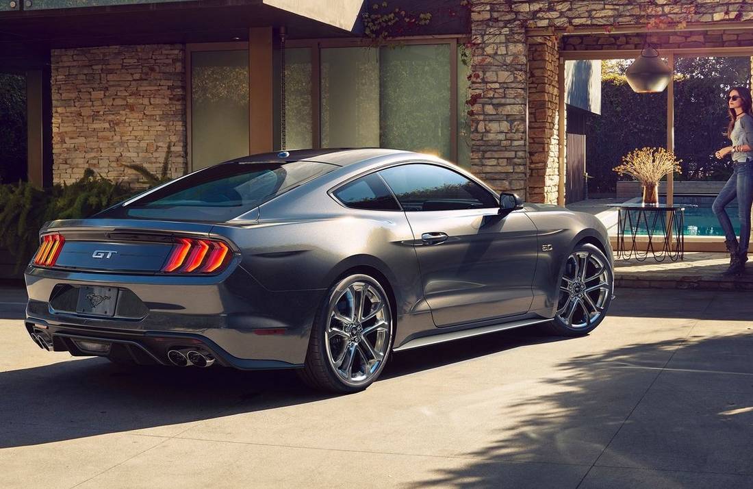 ford-mustang-gt-back