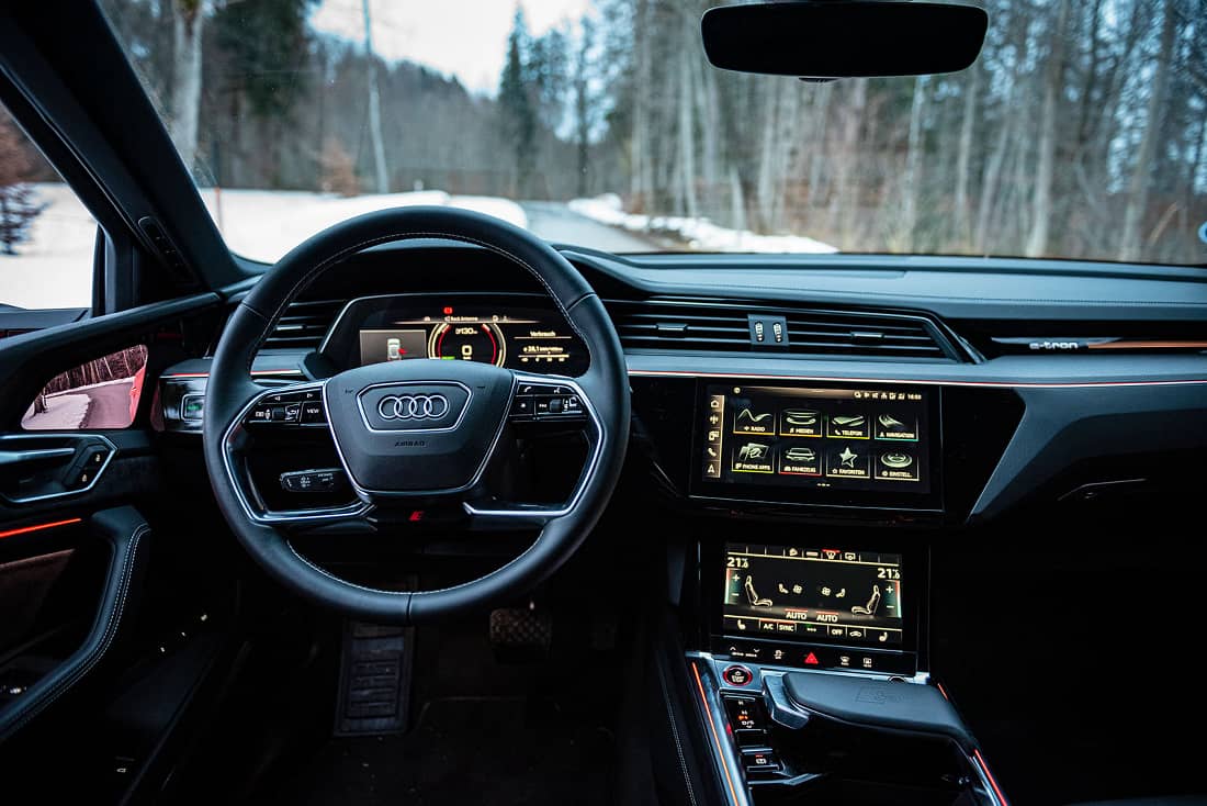 Audi e-tron S Sportback cockpit