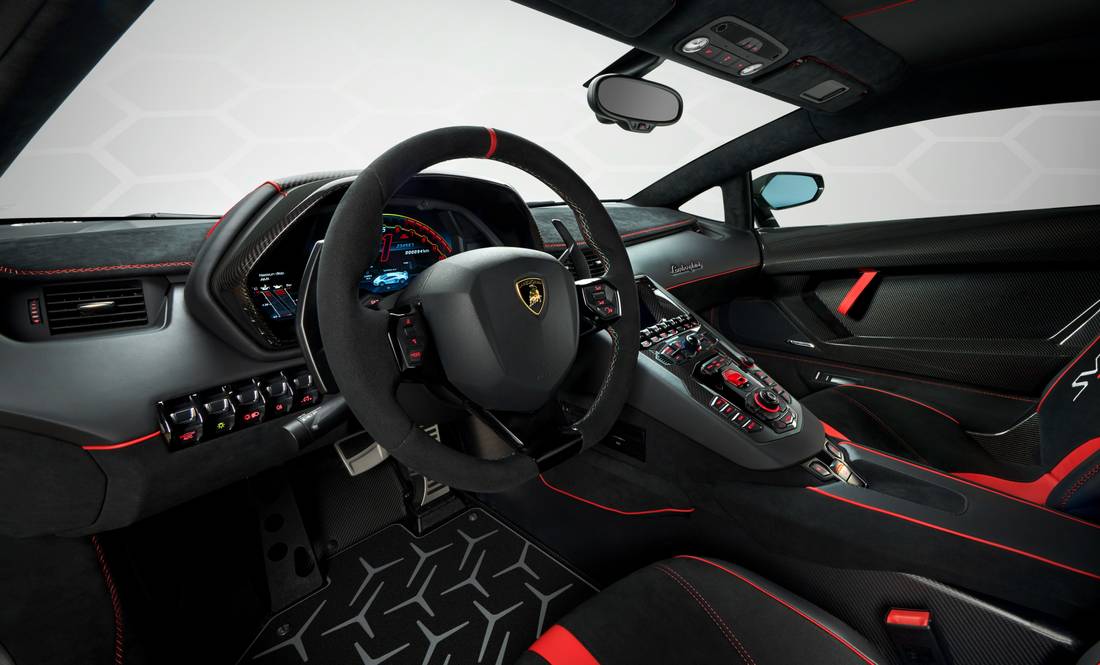 lamborghini-aventador-svj-interieur