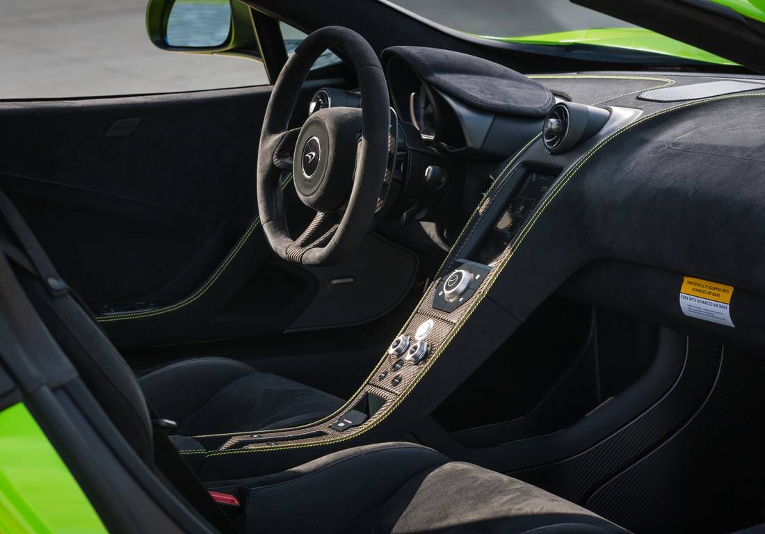 mclaren-675lt-interior