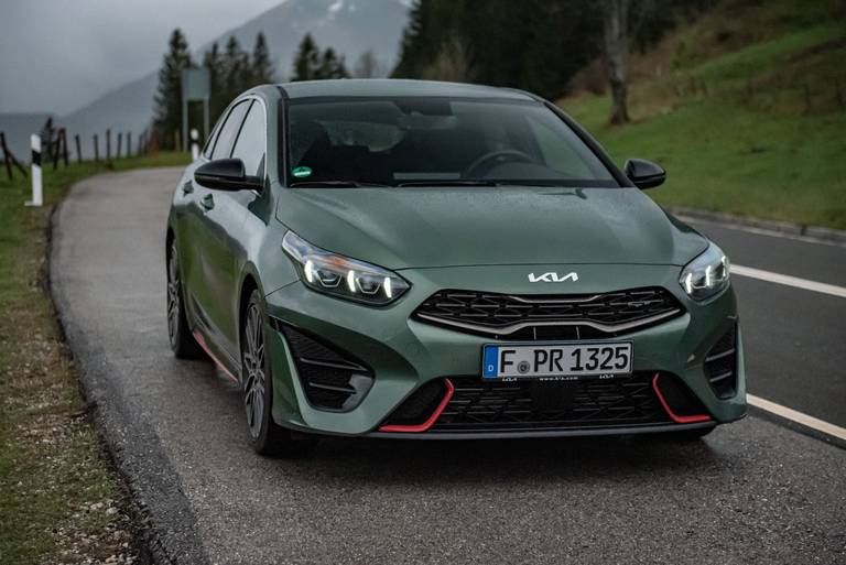 Kia-ProCeed-GT-2023-Front