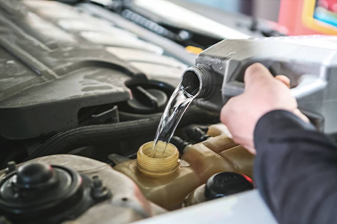 Kühlwasser läuft beim Auto aus Ursachen und was man tun sollte AutoScout24