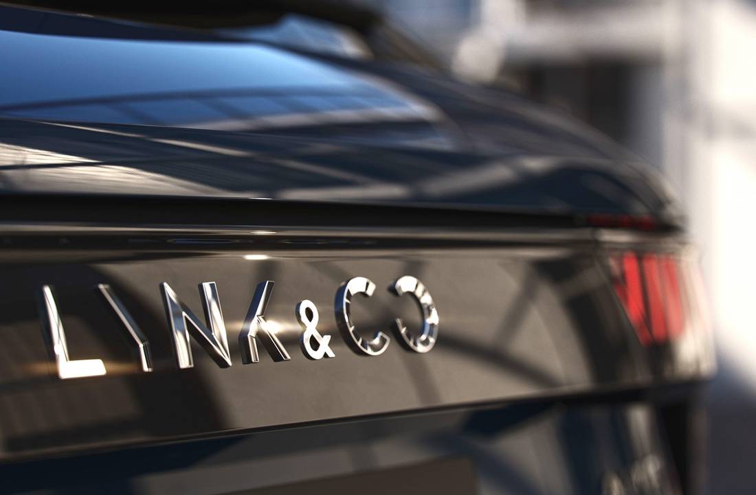 lynk-und-co-01-heck-logo