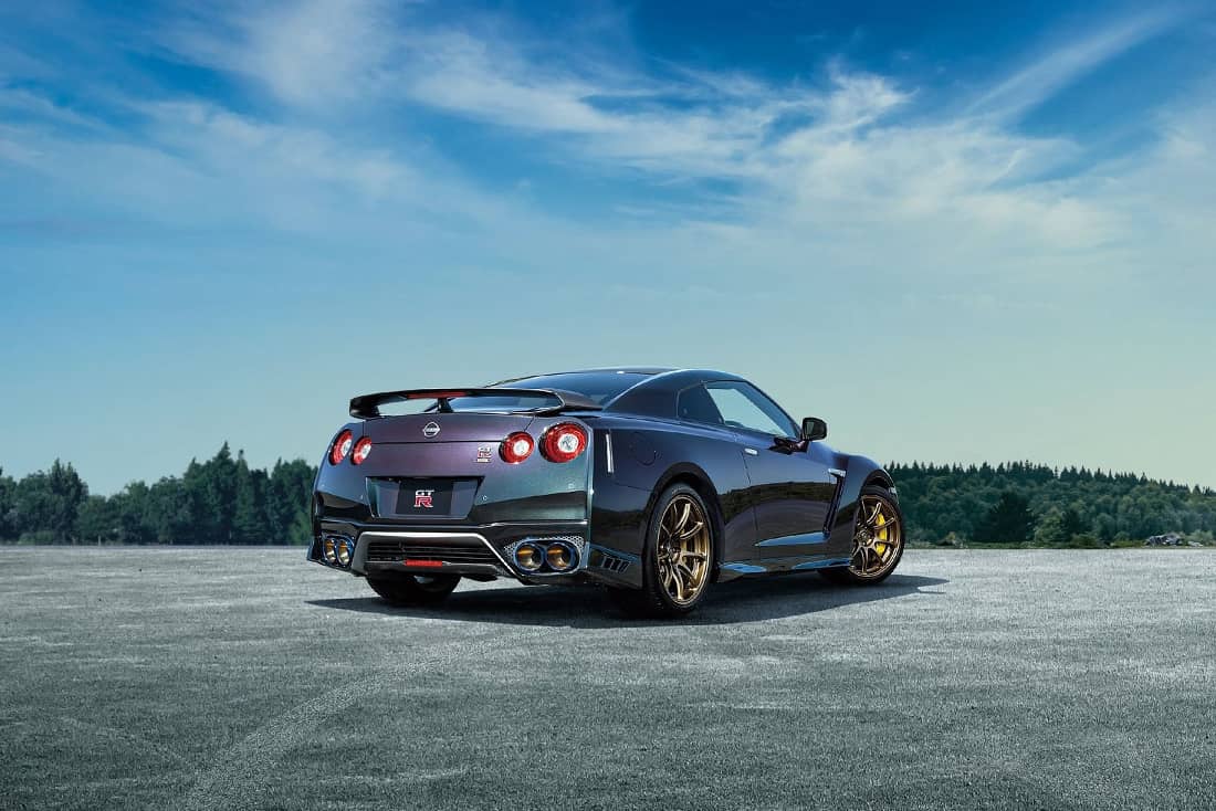 Nissan-GT-R-2022-Hero