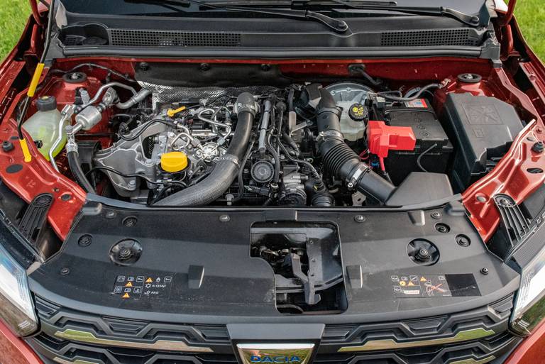  110 PS und 200 Nm Drehmoment aus 999 cm³: Der 3-Zylinder-Turbobenziner leistet im Dacia Jogger gute Dienste und kann im Bedarfsfall sparsam gefahren werden.