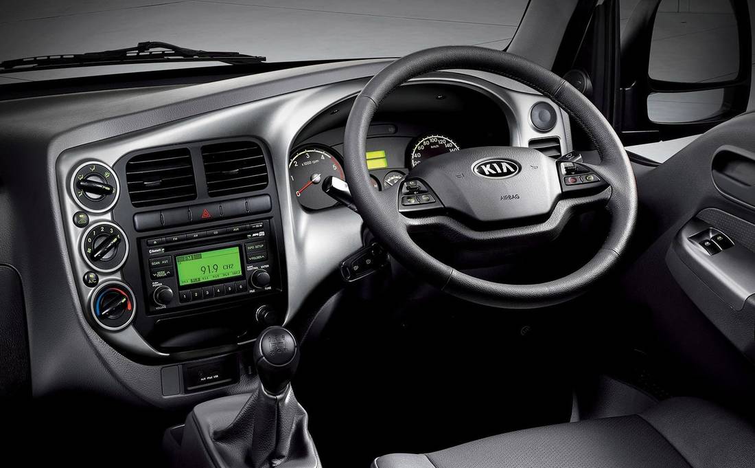 kia-k2700-interior