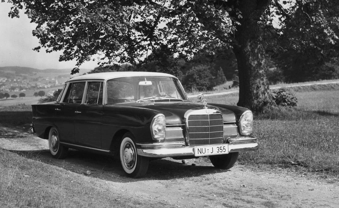 Mercedes-Benz-220SE-1959