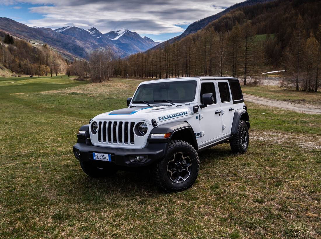 jeep-wrangler-4xe-front