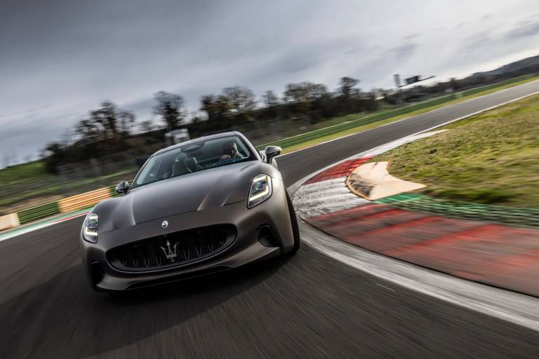  Mit dem Maserati GT Folgore fordern die Italiener massiv den Porsche Taycan heraus. Die technischen Grundvoraussetzungen stimmen auf jeden Fall!