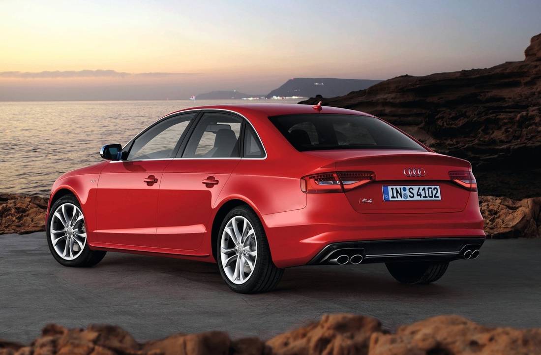 Audi-S4-B8-Back