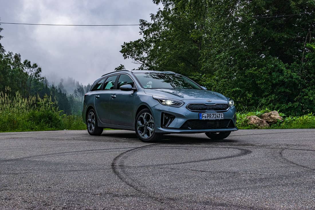 Kia Ceed Sportswagon PHEV Hero 1