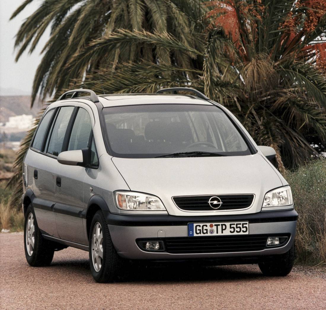 opel-zafira-a-front