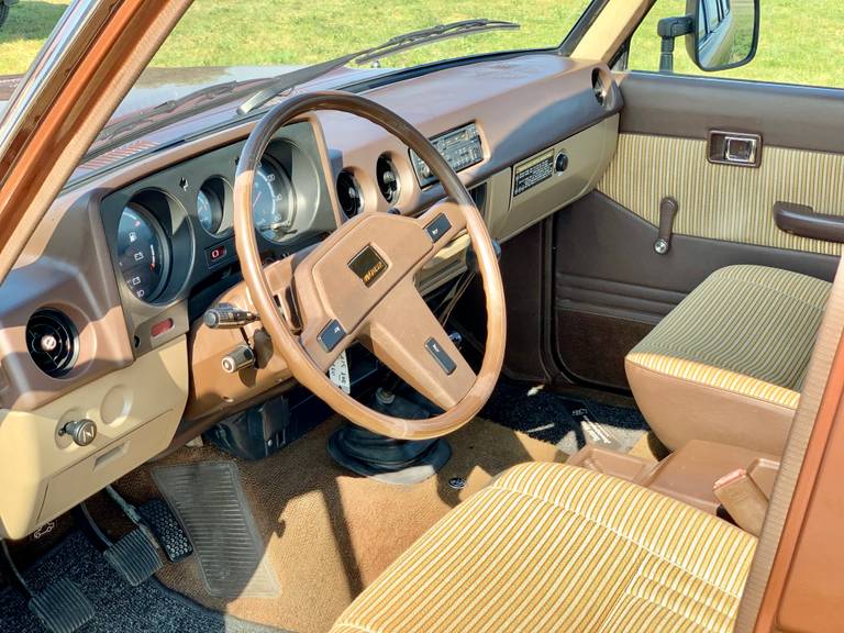 Toyota Land Cruiser 1982 Int Cockpit