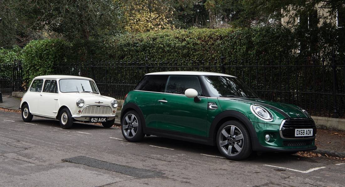  Die Neuauflage des Mini Cooper steht vor einer Auto-Ikone der früheren Ära.