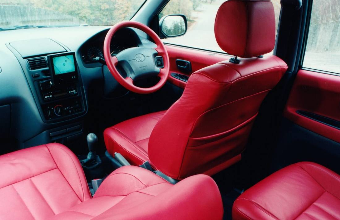 toyota-picnic-interior