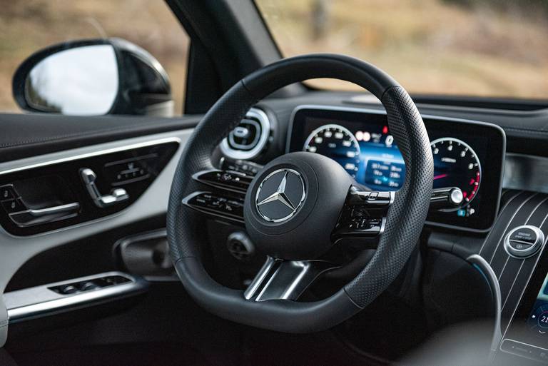 Mercedes-GLC-300-Steering