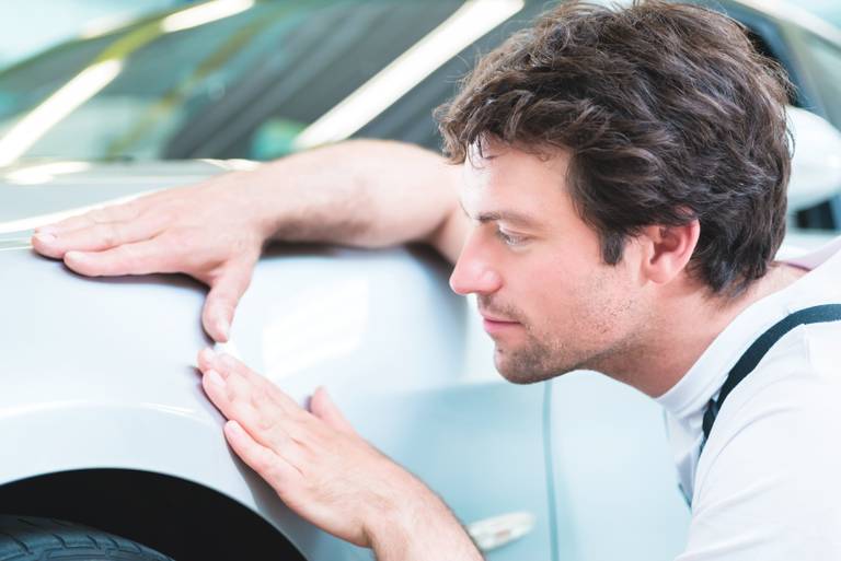 Car scratch check Kratzer prüfen