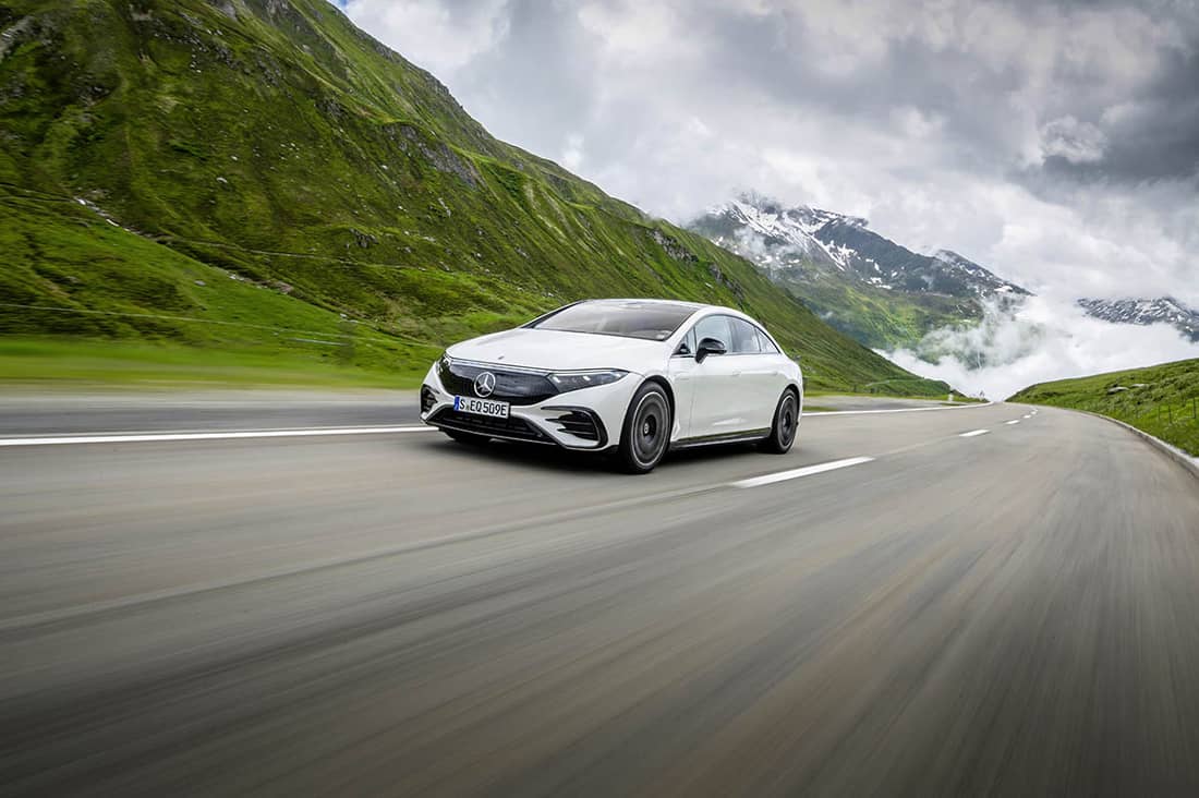 AS24 Mercedes EQS 2021 rijdend voor