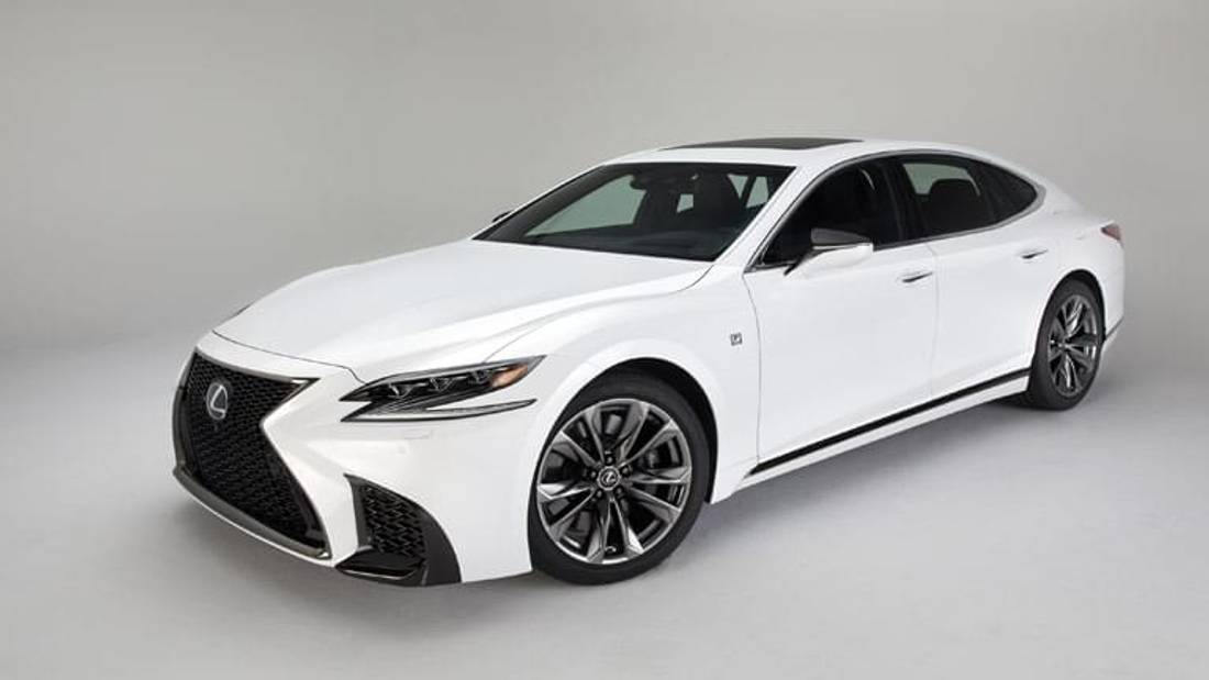 lexus-ls-m-01