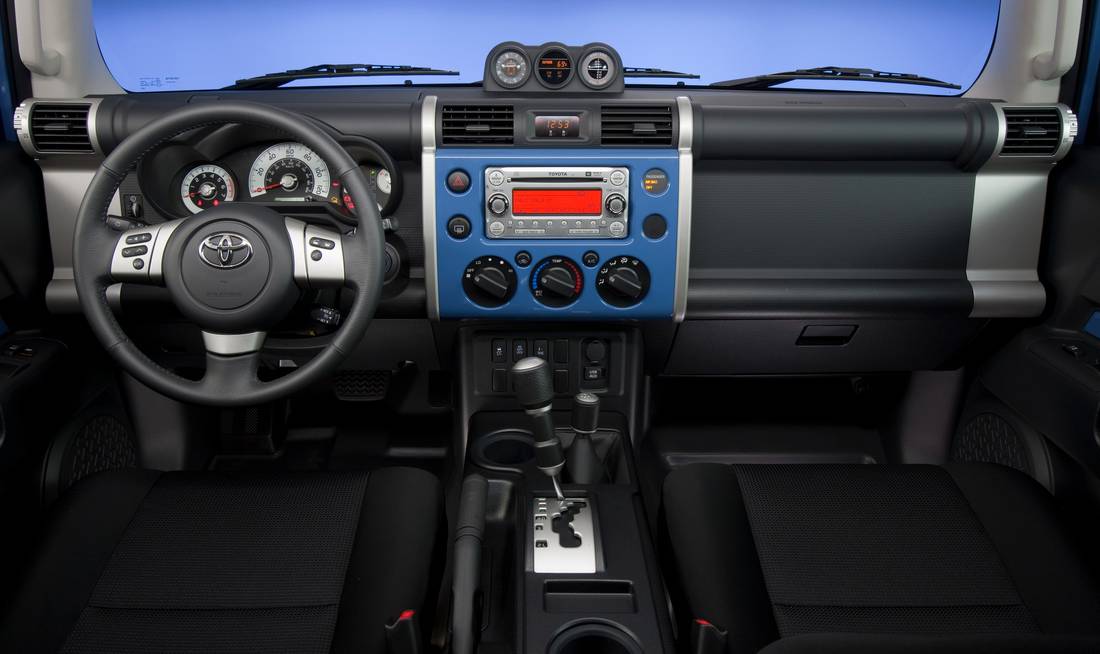 toyota-fj-cruiser-interior