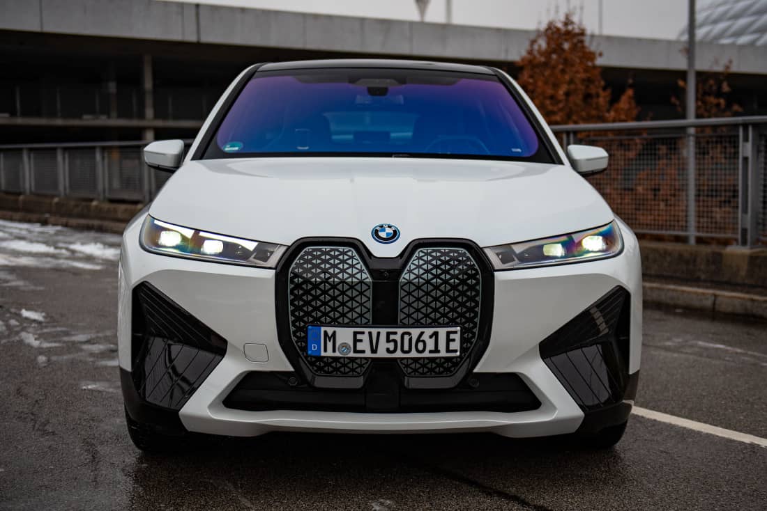 BMW iX xDrive50 front