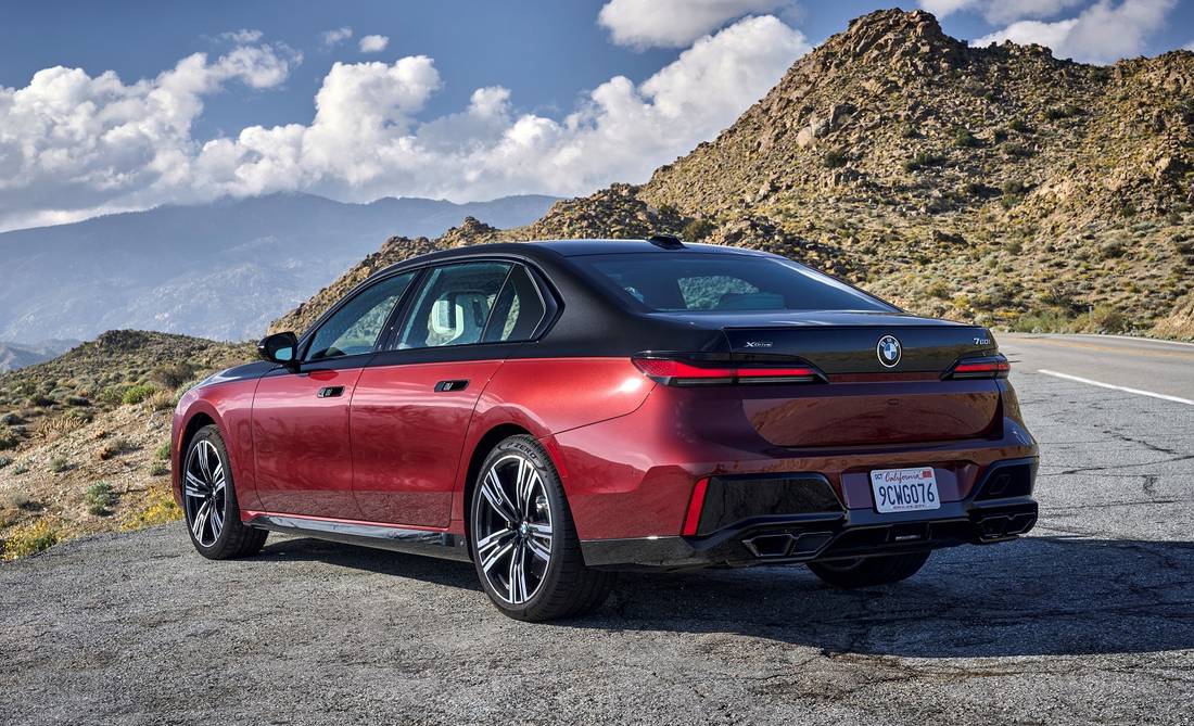 bmw-7er-2023-g70-760i-heck