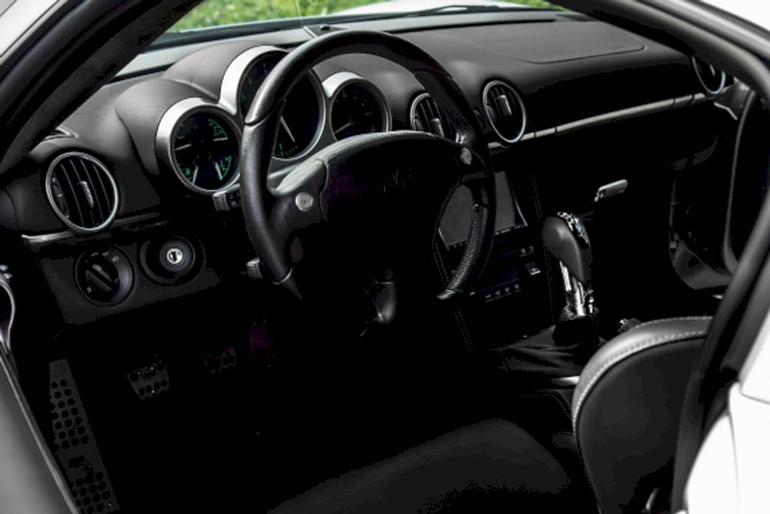 ruf-ctr3-interior