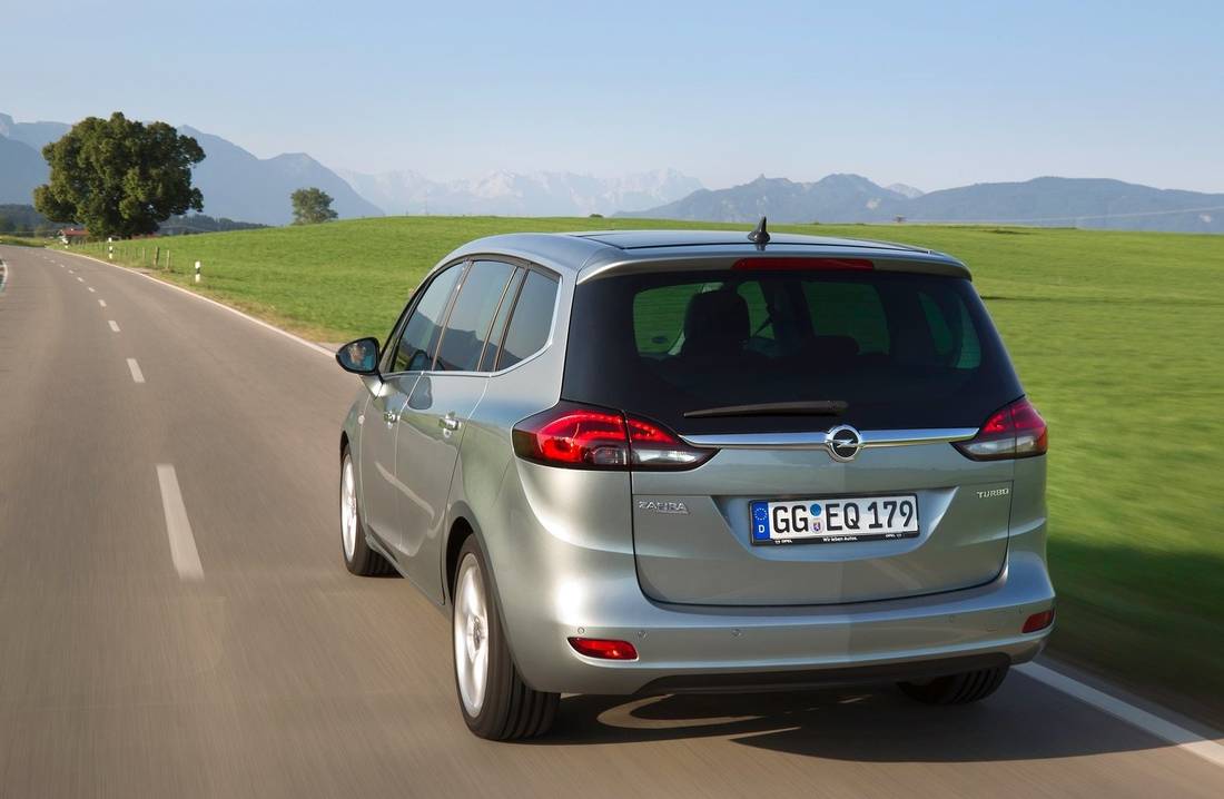 opel-zafira-c-tourer-back