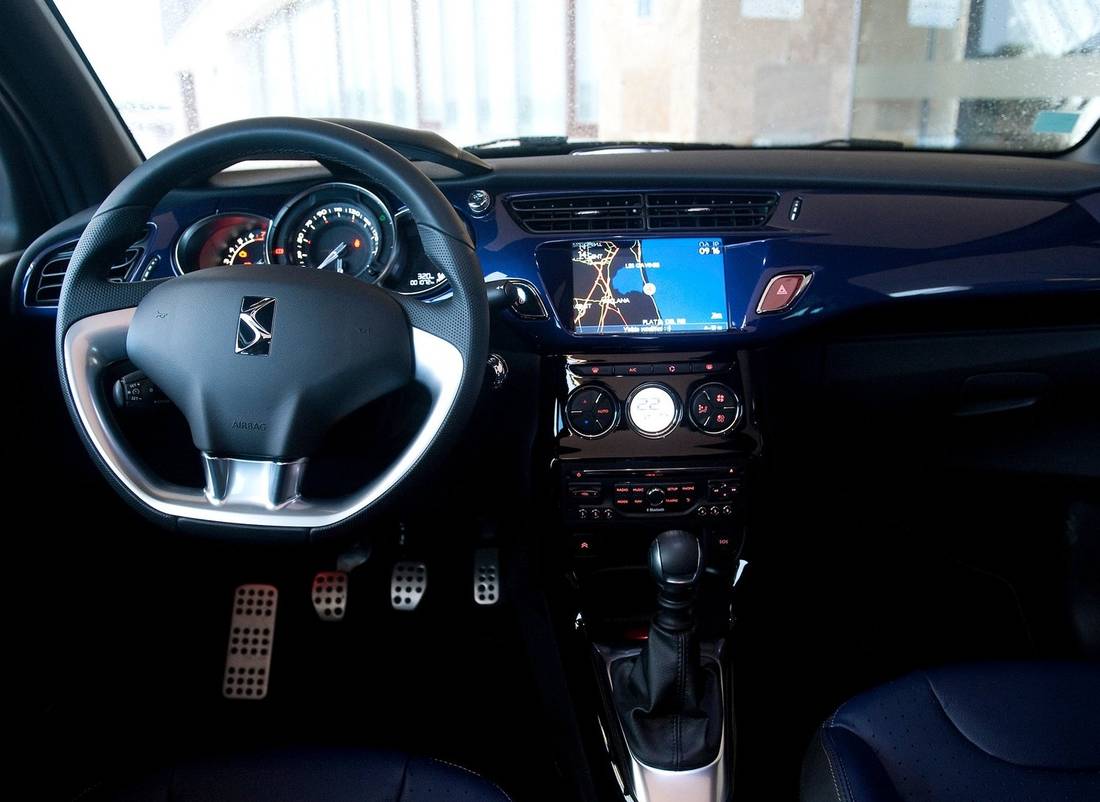 citroen-ds3-cabrio-interior