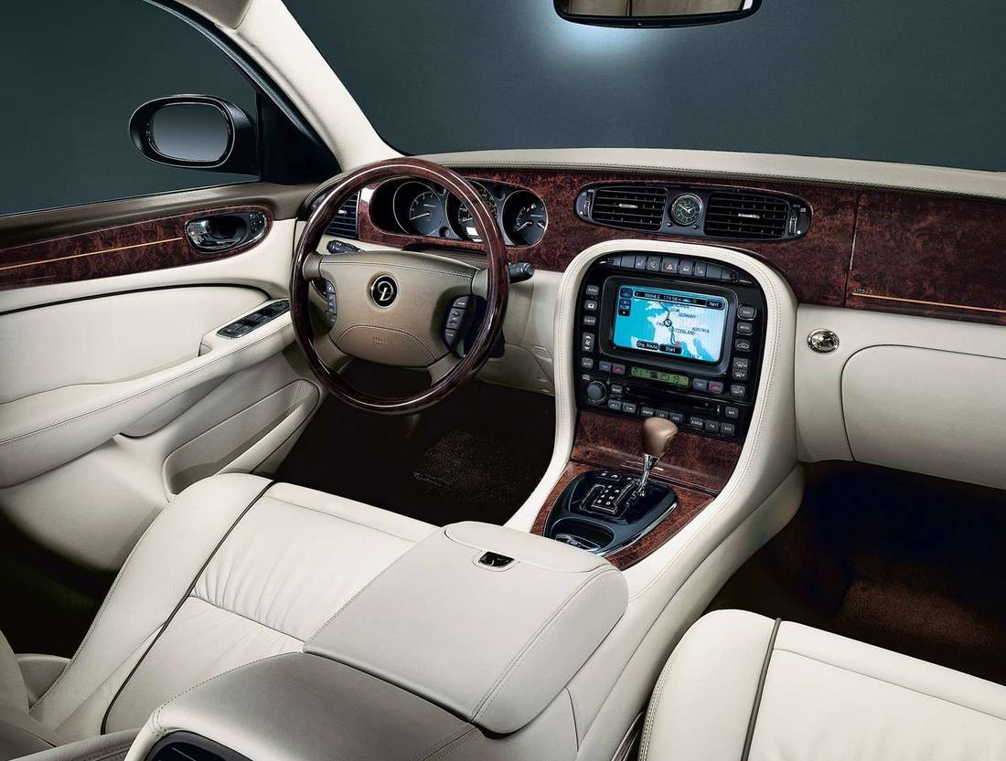 daimler-super-eight-interior