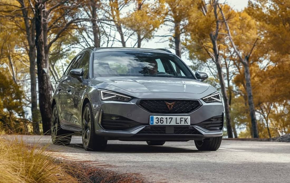  Die Topversion des Seat Leon fährt seit 2020 auch alsHybrid-Kombi vor und trägt den Namen Cupra Leon Sportstourer.