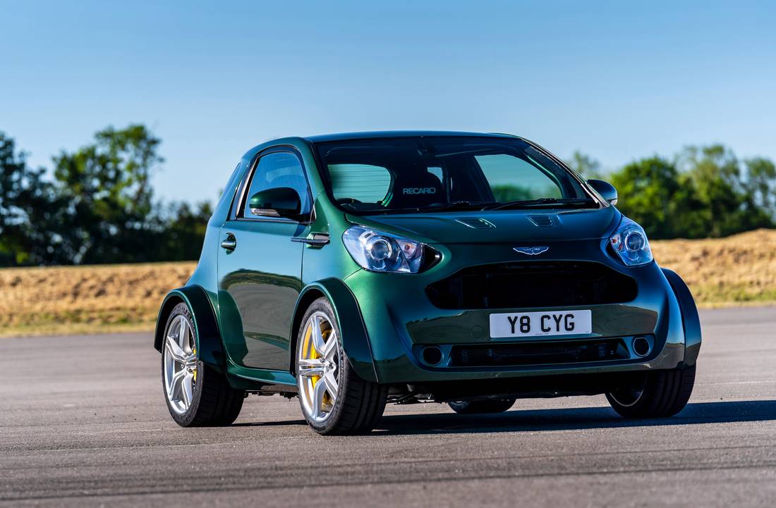 aston-martin-v8-cygnet-side