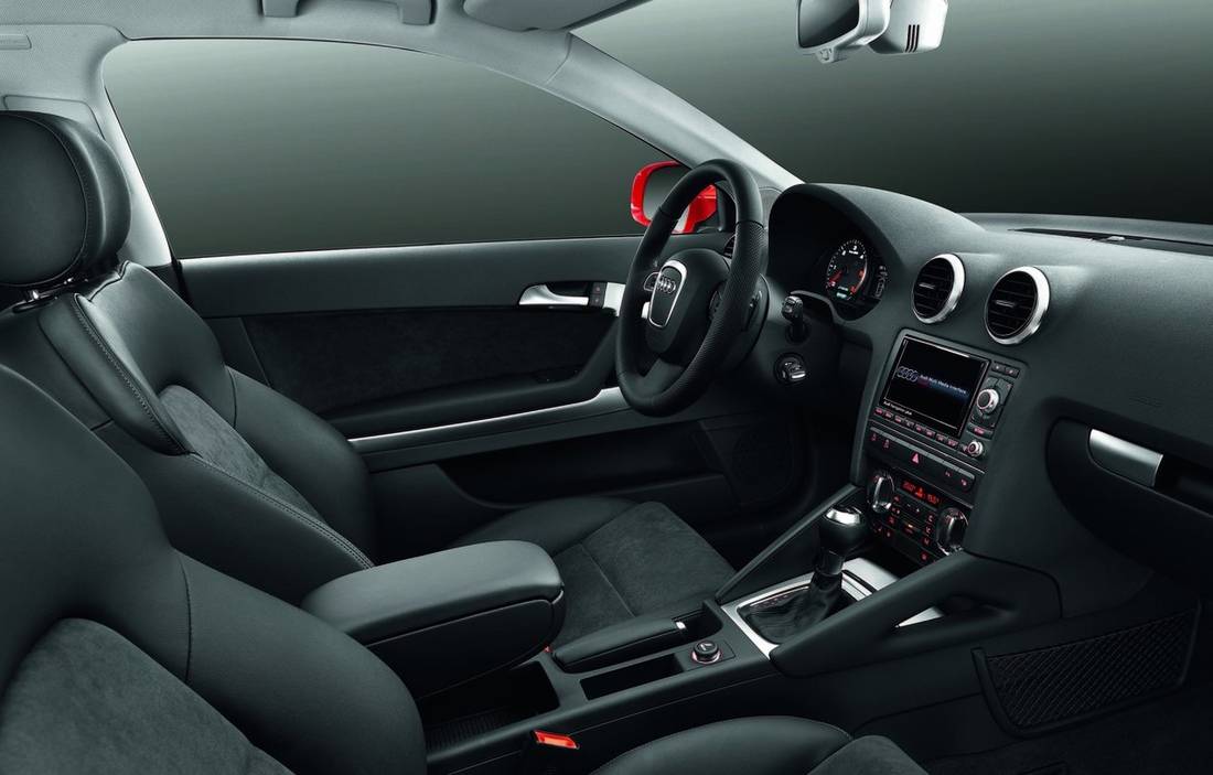 Audi-A3-2011-1280-10