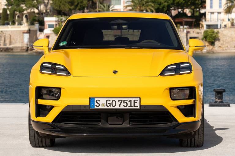 porsche-macan-turbo-2024-dynamic-front