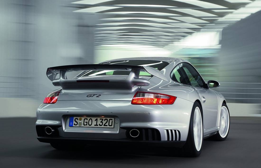 porsche-911-gt2-back