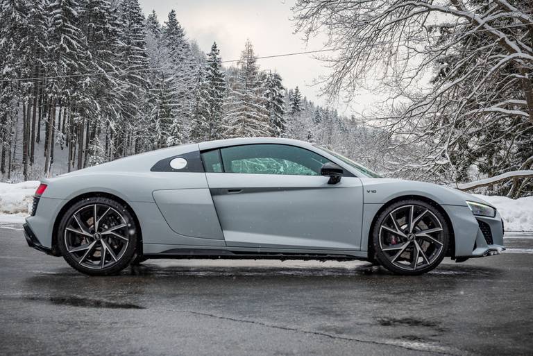 Audi-R8-RWD-2021-Side