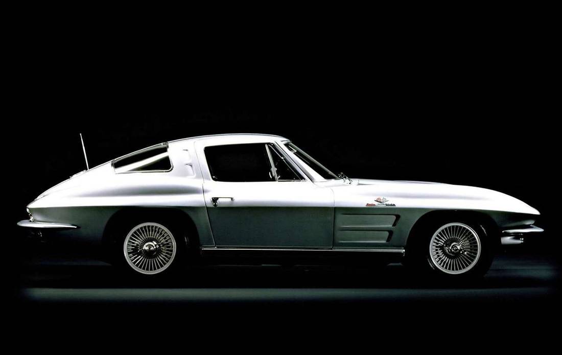 Chevrolet-Corvette_C2