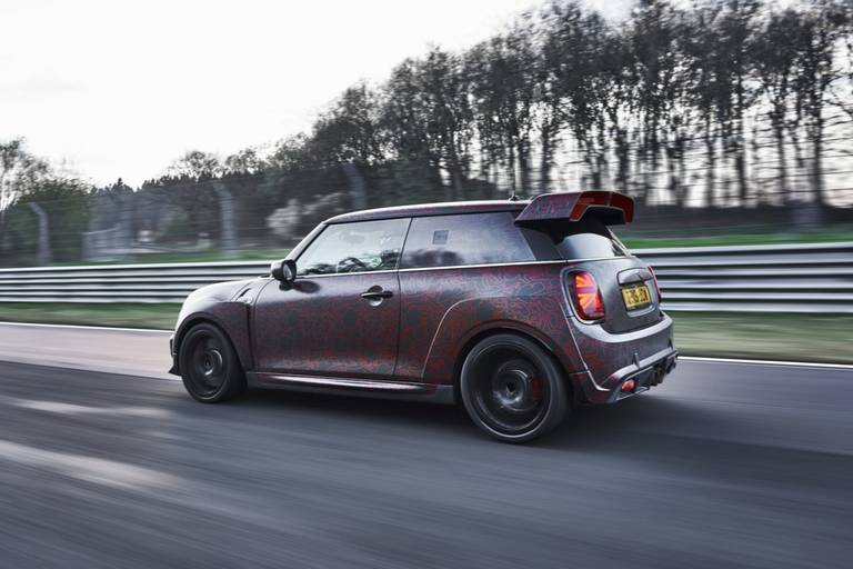 Wer es nicht nur sportlich, sondern auch stylisch mag, kann sich auf den Mini John Cooper Works verlassen.